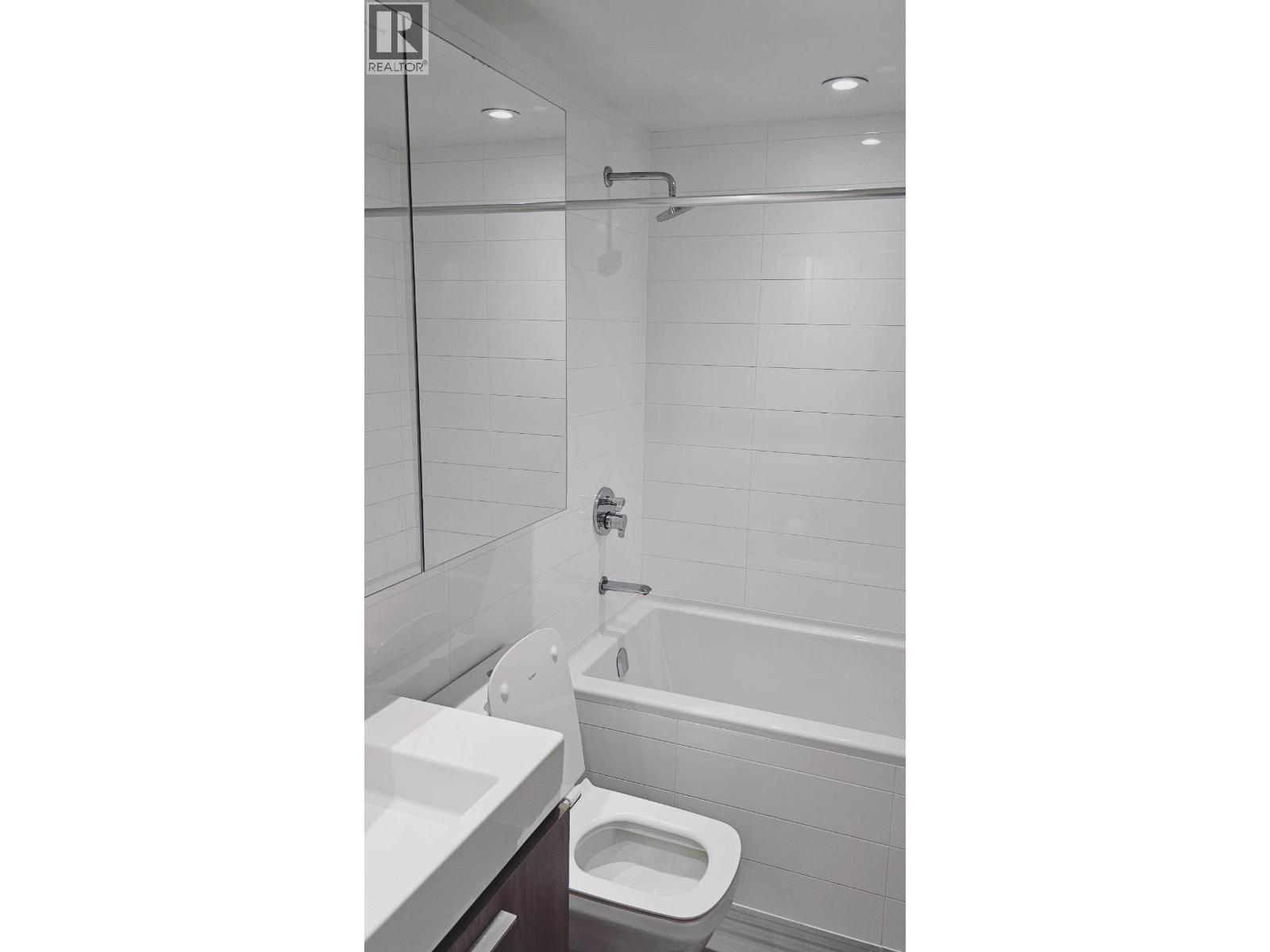 Photo 5 of 4601 1955 Alpha Way, Burnaby BC