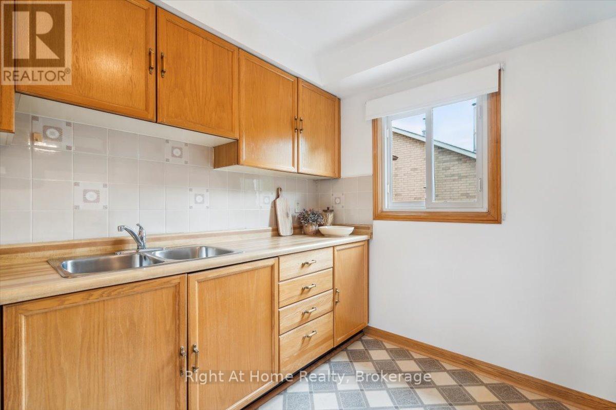 Photo 32 of 236 Odonoghue Avenue, Oakville ON