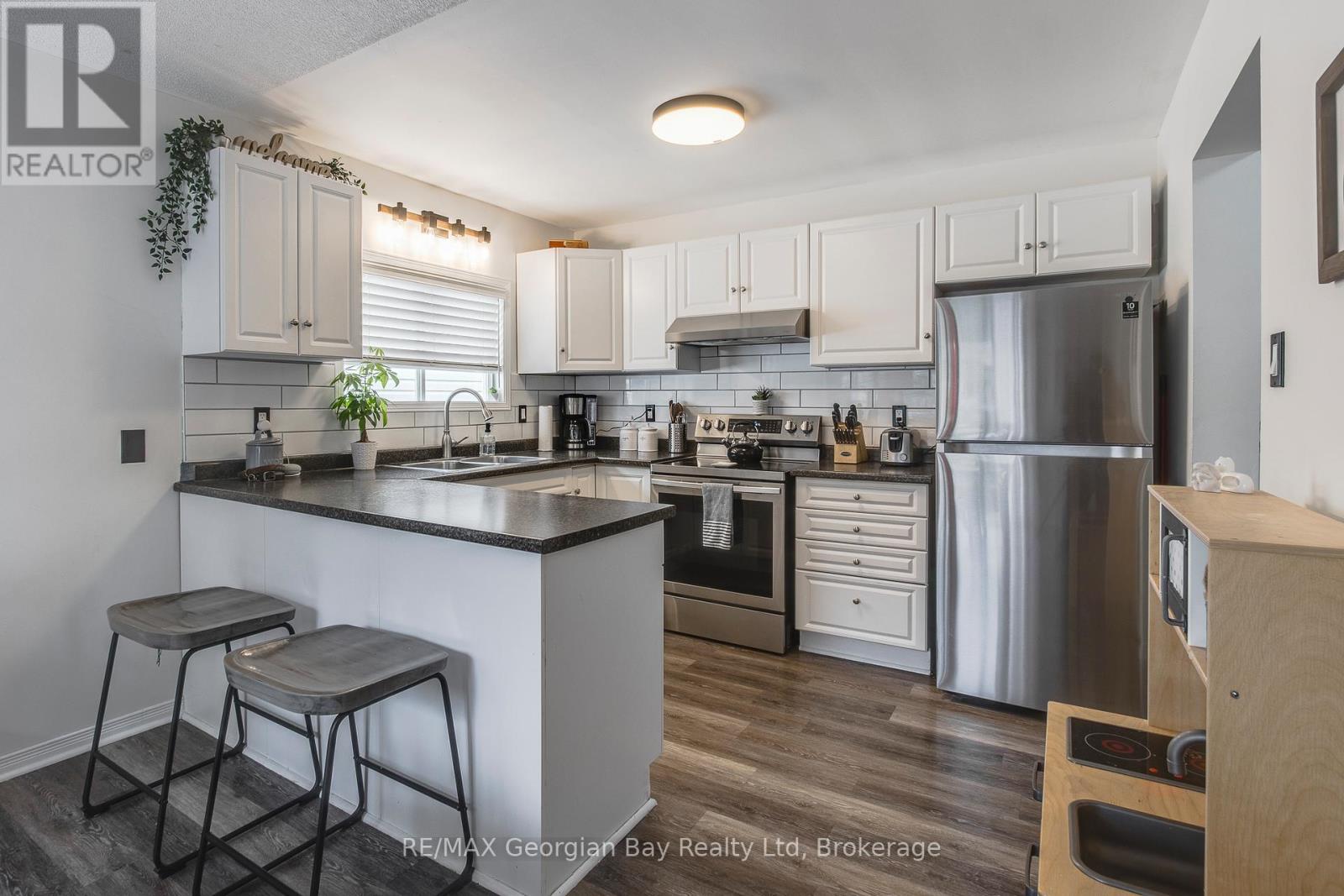 Photo 7 of 319 Ellen Street, Midland ON