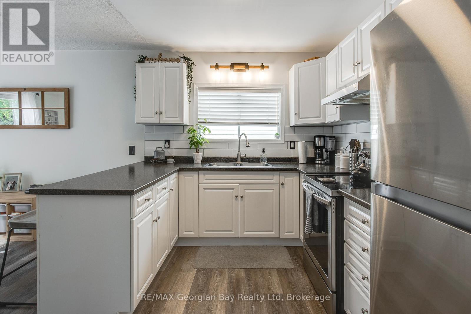 Photo 8 of 319 Ellen Street, Midland ON
