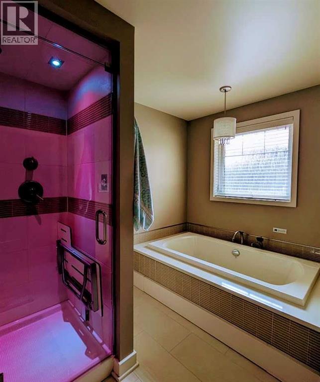 Photo 12 of 633 23 Avenue Ne, Calgary AB