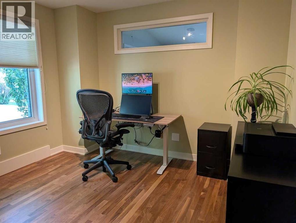Photo 14 of 633 23 Avenue Ne, Calgary AB
