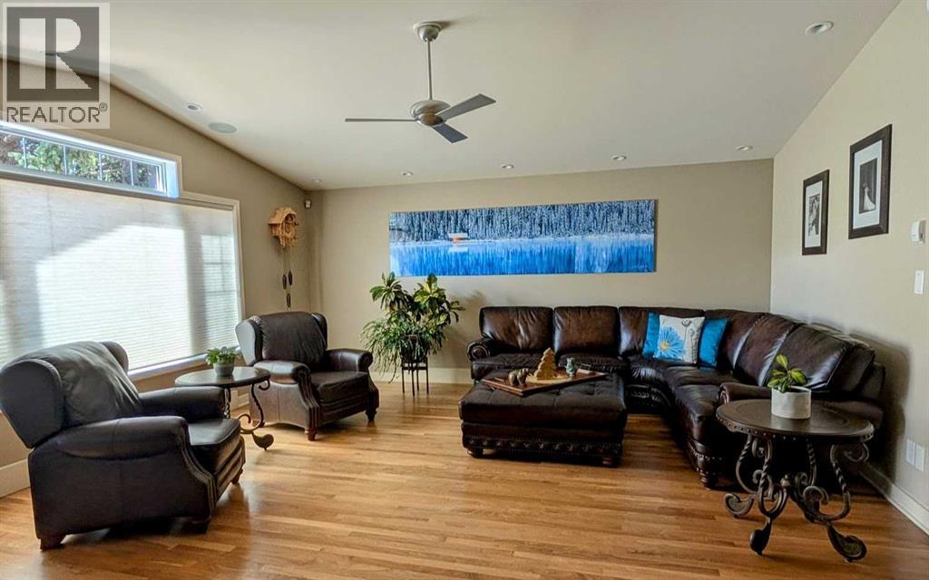 Photo 9 of 633 23 Avenue Ne, Calgary AB
