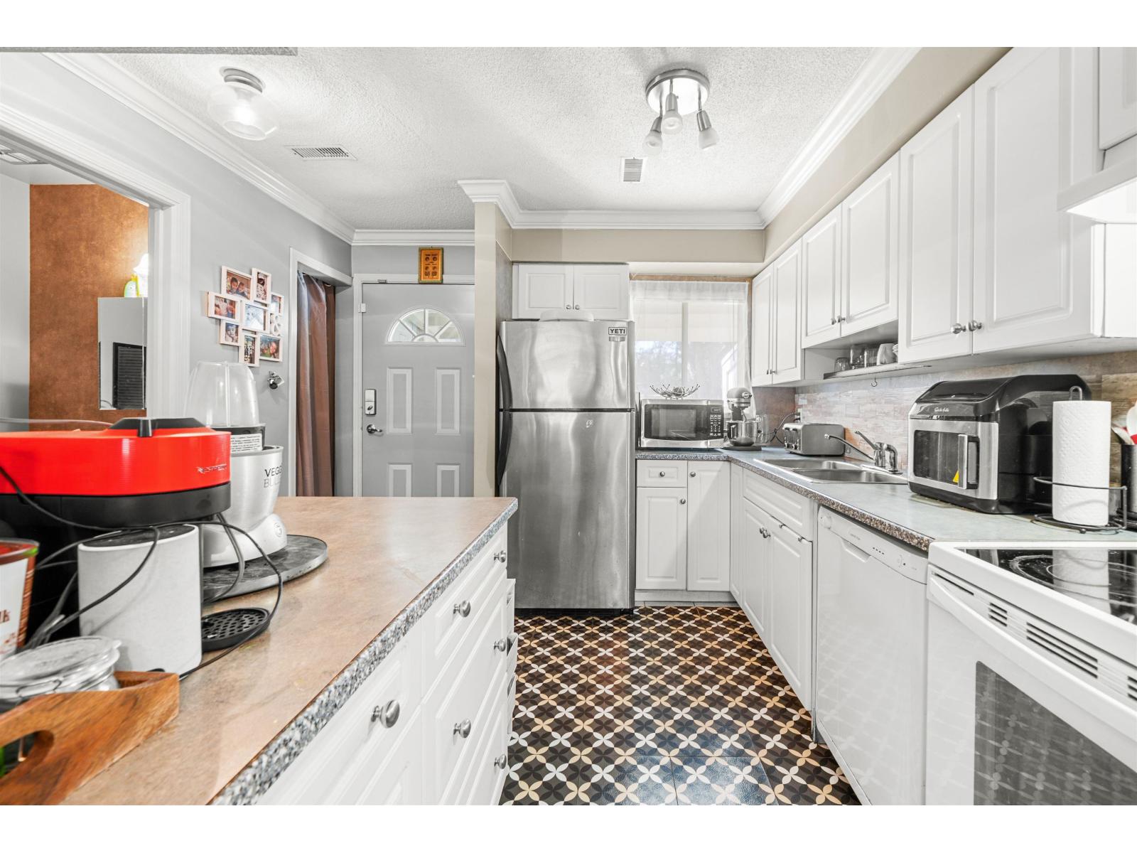 Photo 3 of 14 5271 204 Street, Langley BC