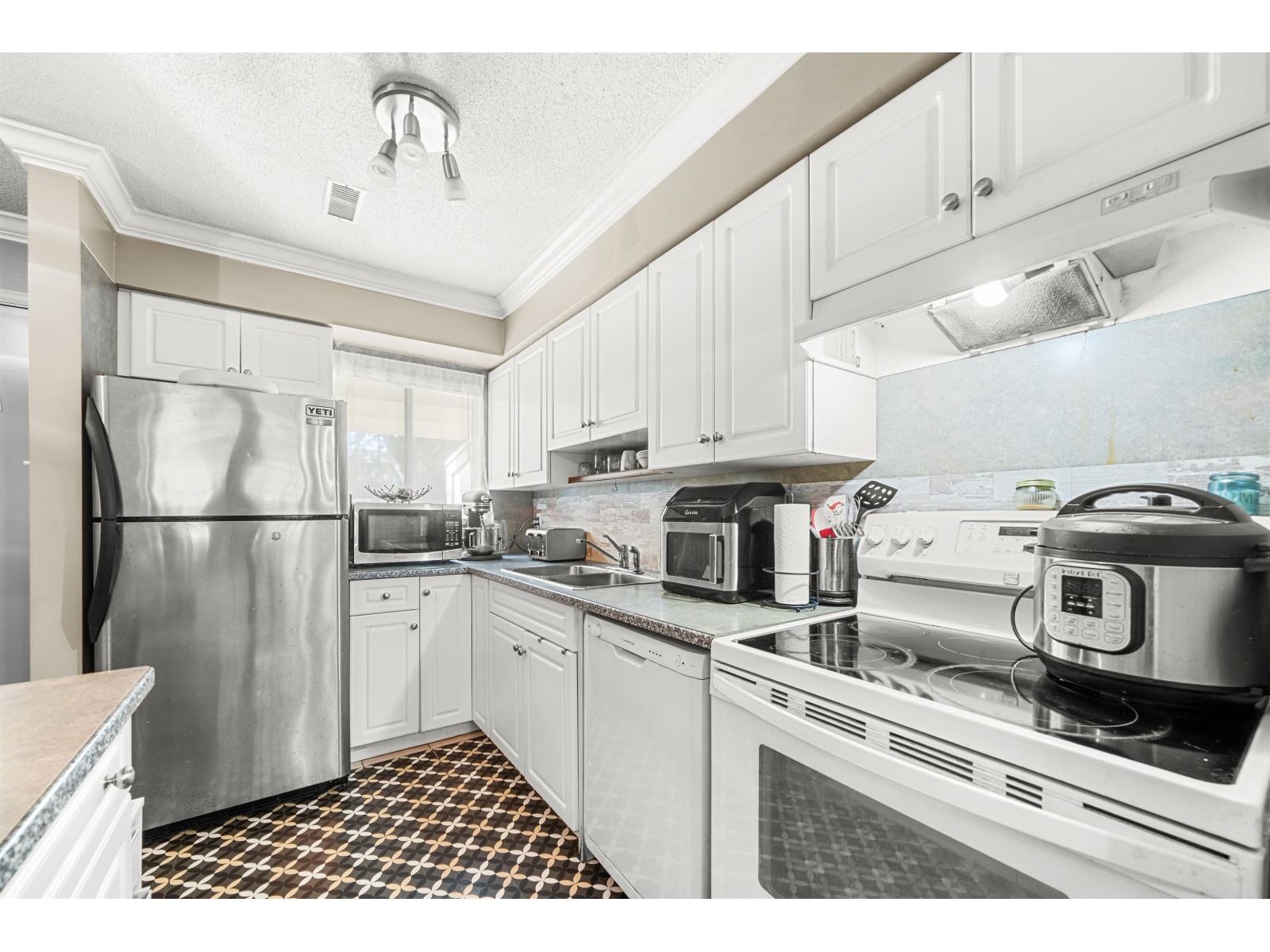Photo 5 of 14 5271 204 Street, Langley BC