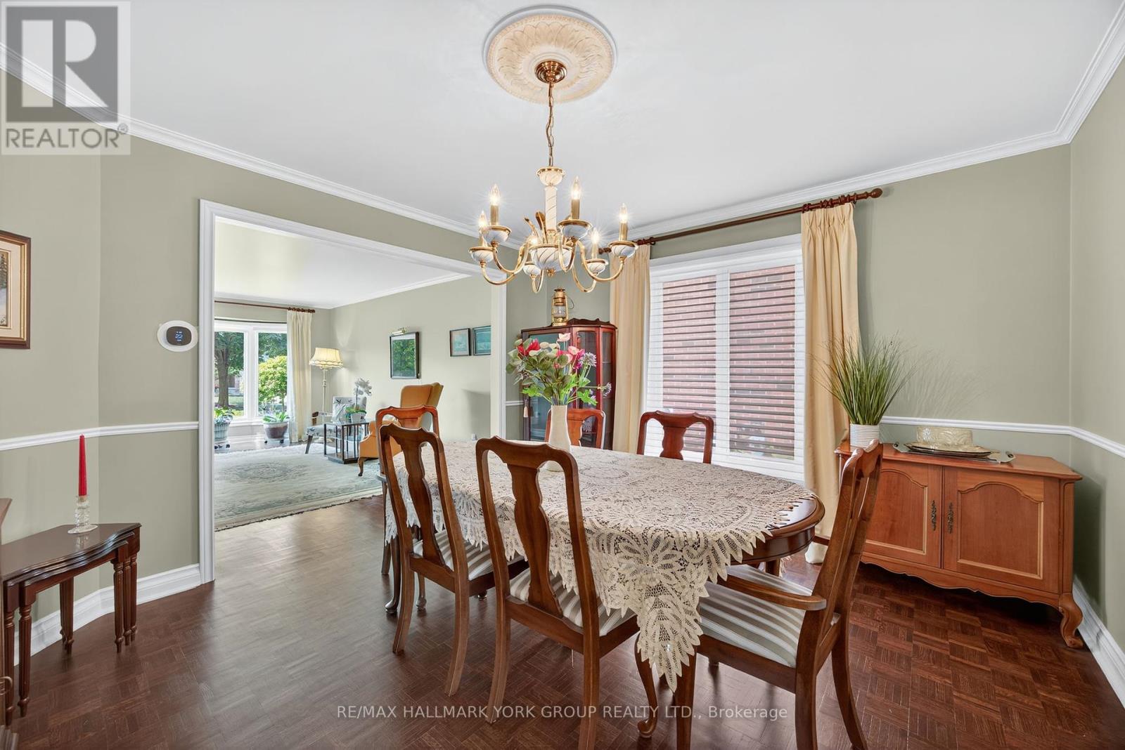 Photo 10 of 64 Craigleith Crescent, Richmond Hill ON