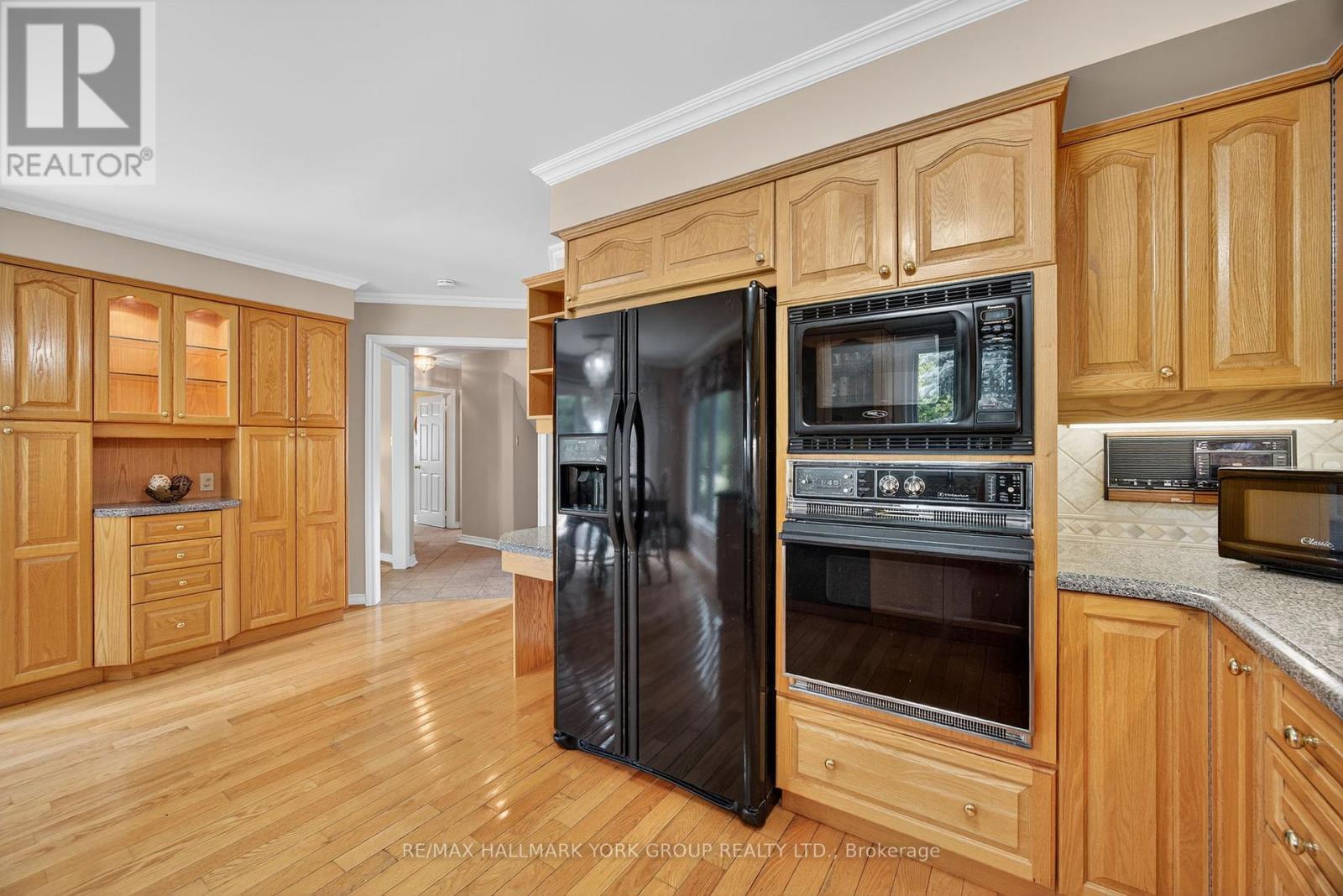 Photo 14 of 64 Craigleith Crescent, Richmond Hill ON