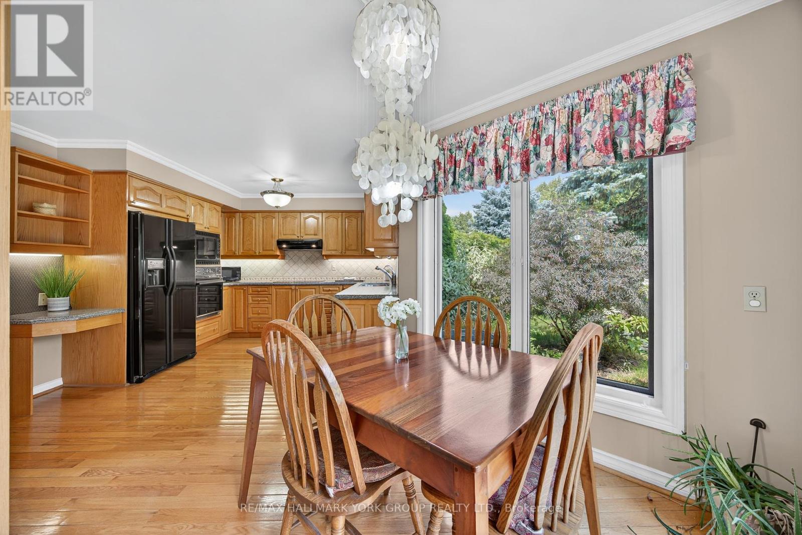 Photo 18 of 64 Craigleith Crescent, Richmond Hill ON