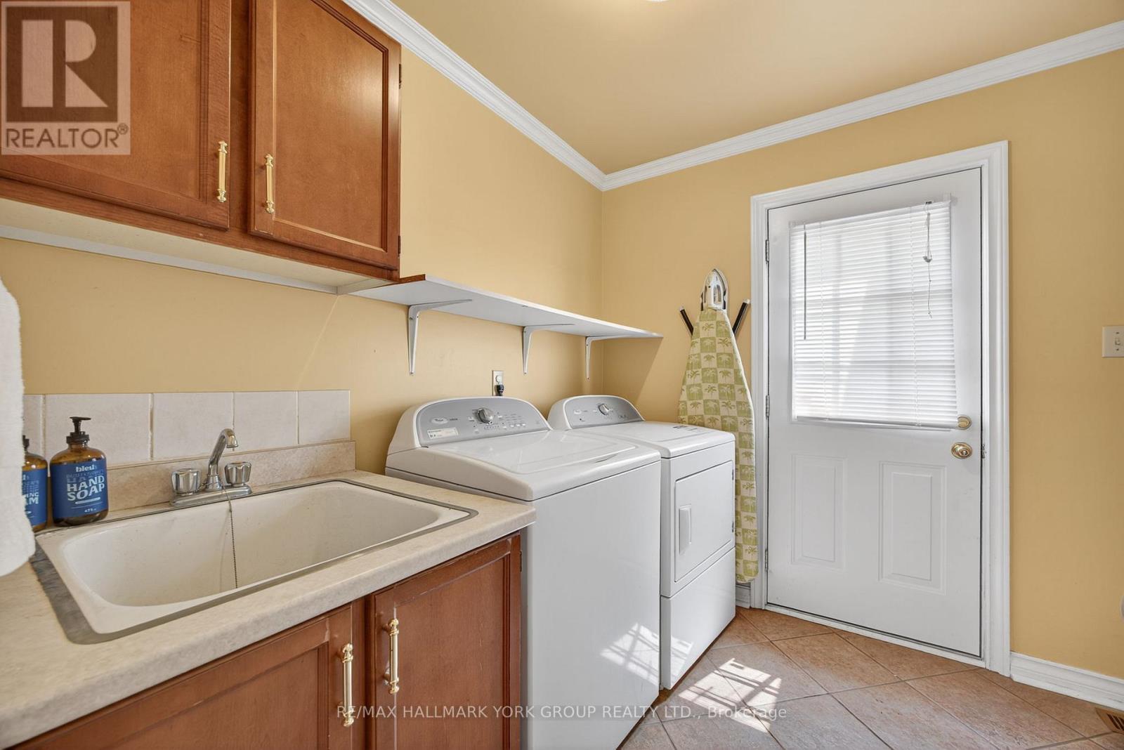 Photo 25 of 64 Craigleith Crescent, Richmond Hill ON