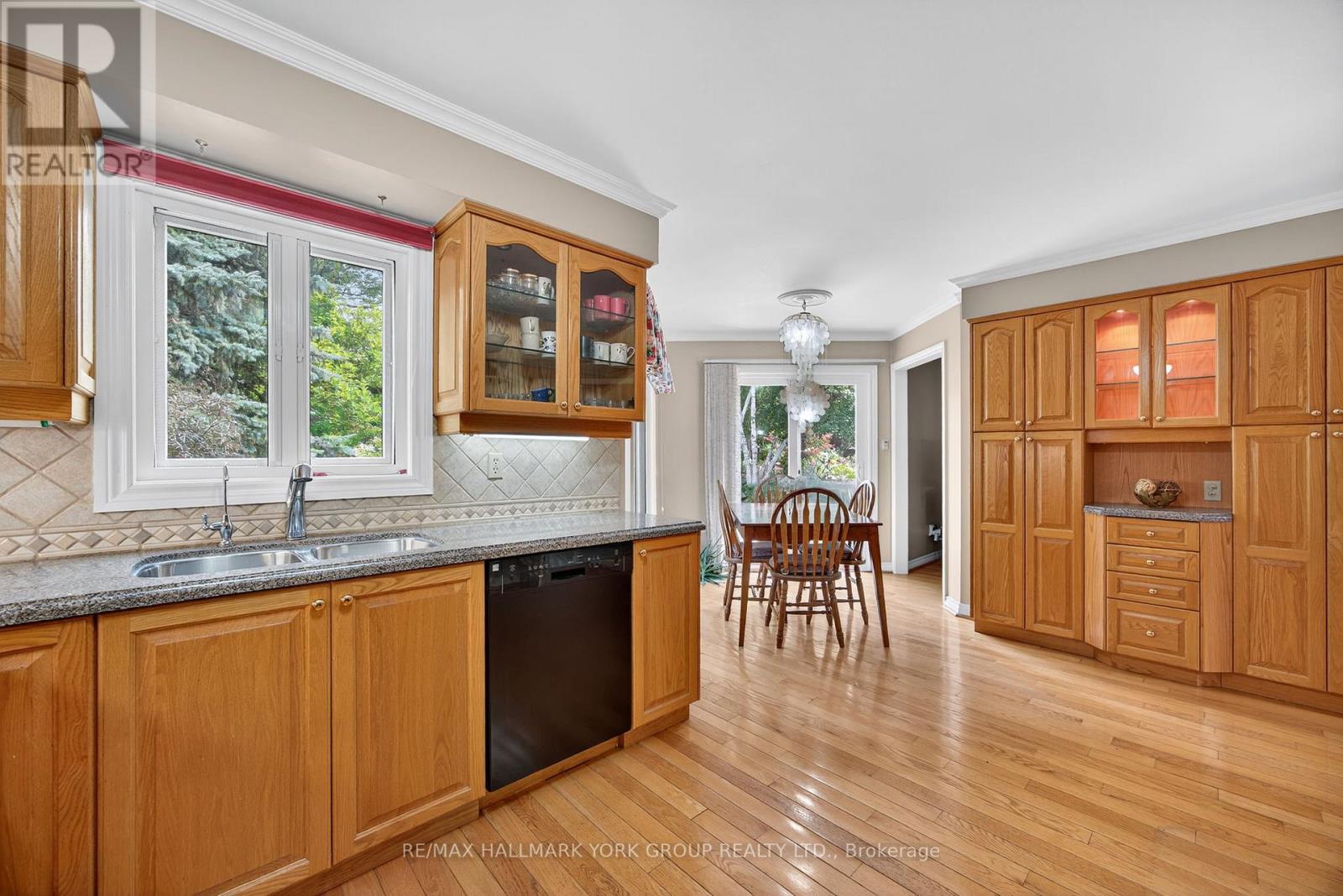 Photo 15 of 64 Craigleith Crescent, Richmond Hill ON