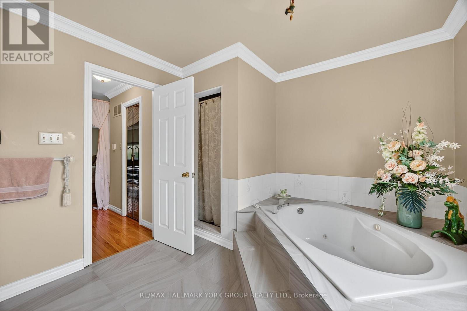 Photo 31 of 64 Craigleith Crescent, Richmond Hill ON
