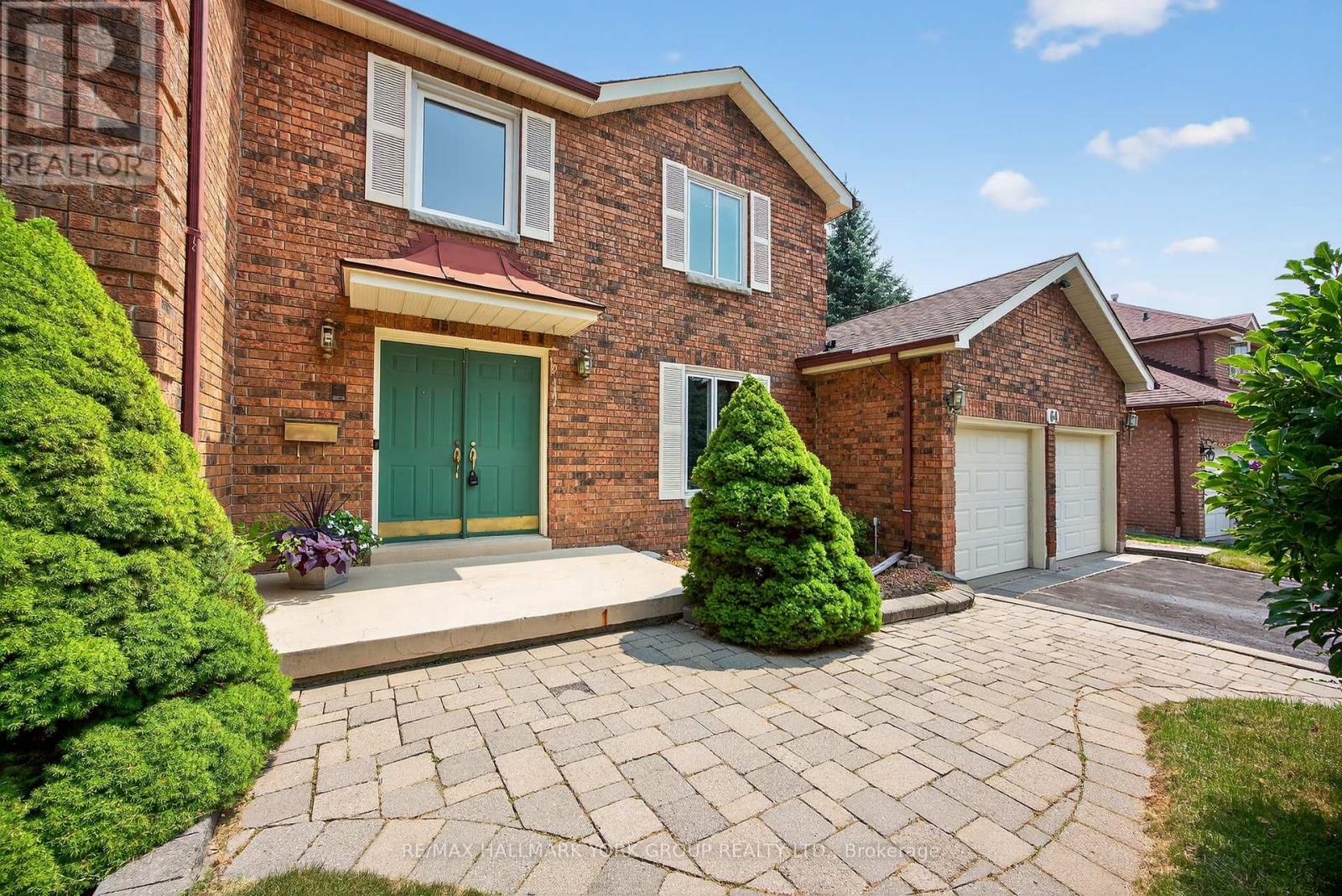 Photo 3 of 64 Craigleith Crescent, Richmond Hill ON