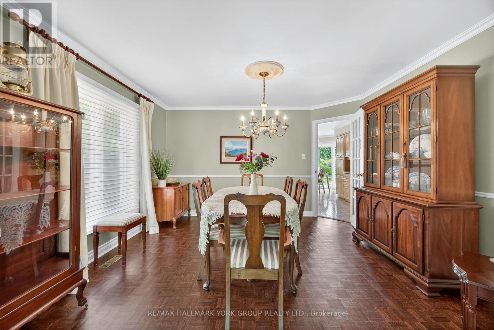Photo 9 of 64 Craigleith Crescent, Richmond Hill ON