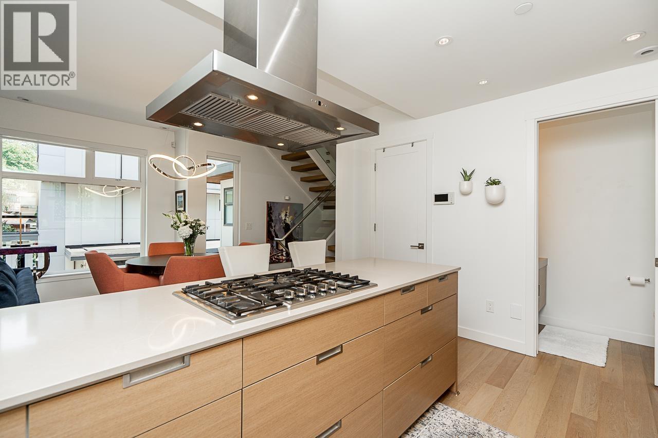Photo 11 of 102 1205 Harold Road, North Vancouver BC