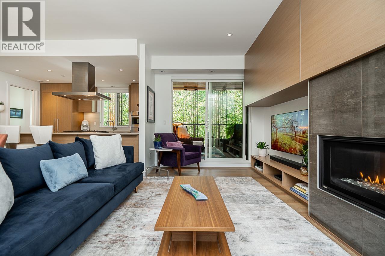 Photo 3 of 102 1205 Harold Road, North Vancouver BC