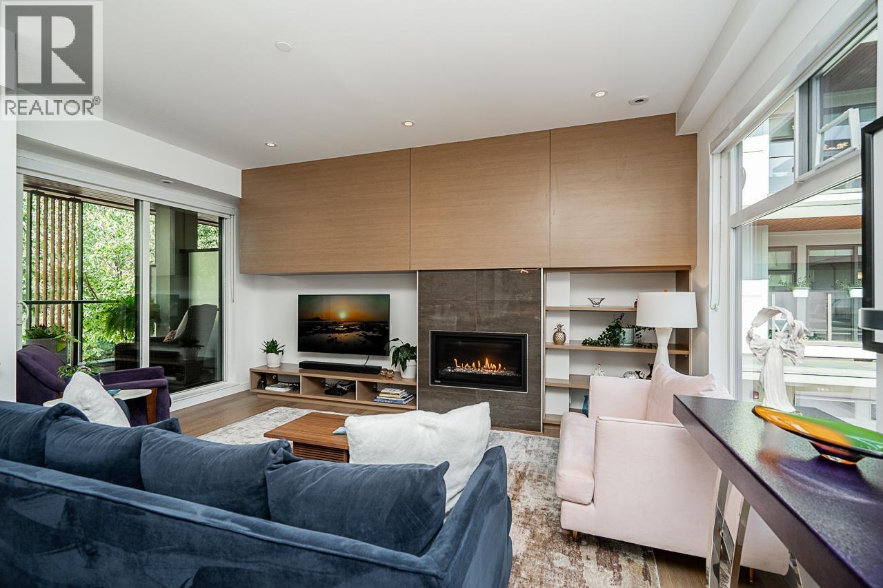 Photo 5 of 102 1205 Harold Road, North Vancouver BC