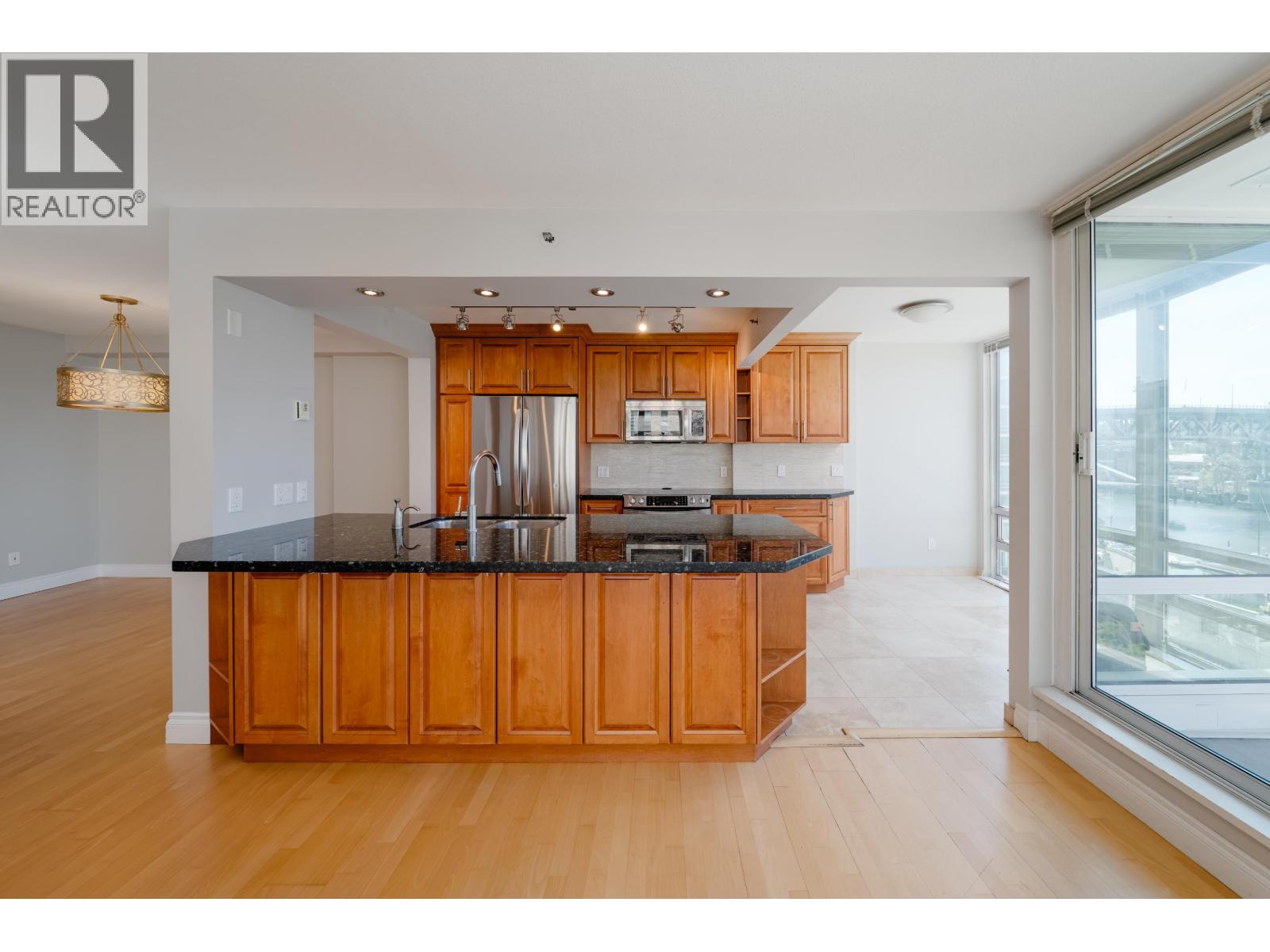Photo 13 of 805 1500 Hornby Street, Vancouver BC