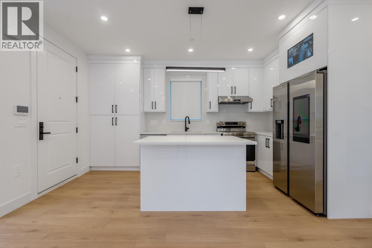 Photo 3 of 1 3090 Vanness Avenue, Vancouver BC