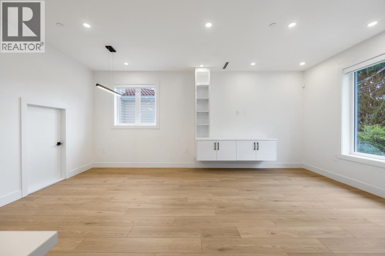 Photo 8 of 1 3090 Vanness Avenue, Vancouver BC
