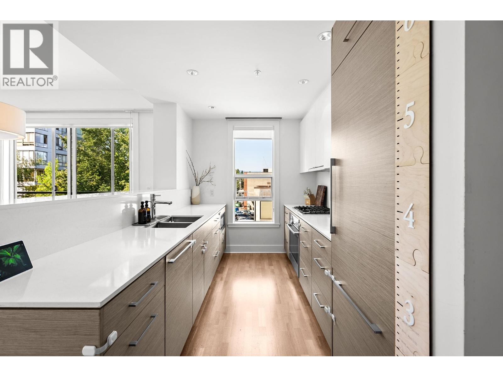 Photo 10 of 306 2128 W 40th Avenue, Vancouver BC