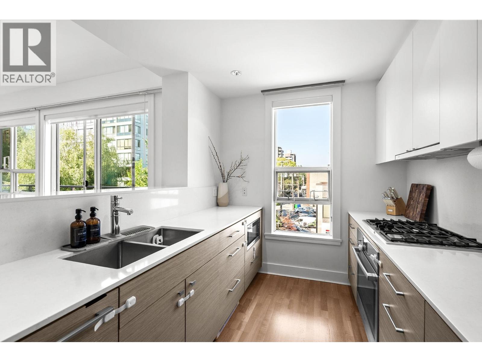 Photo 12 of 306 2128 W 40th Avenue, Vancouver BC