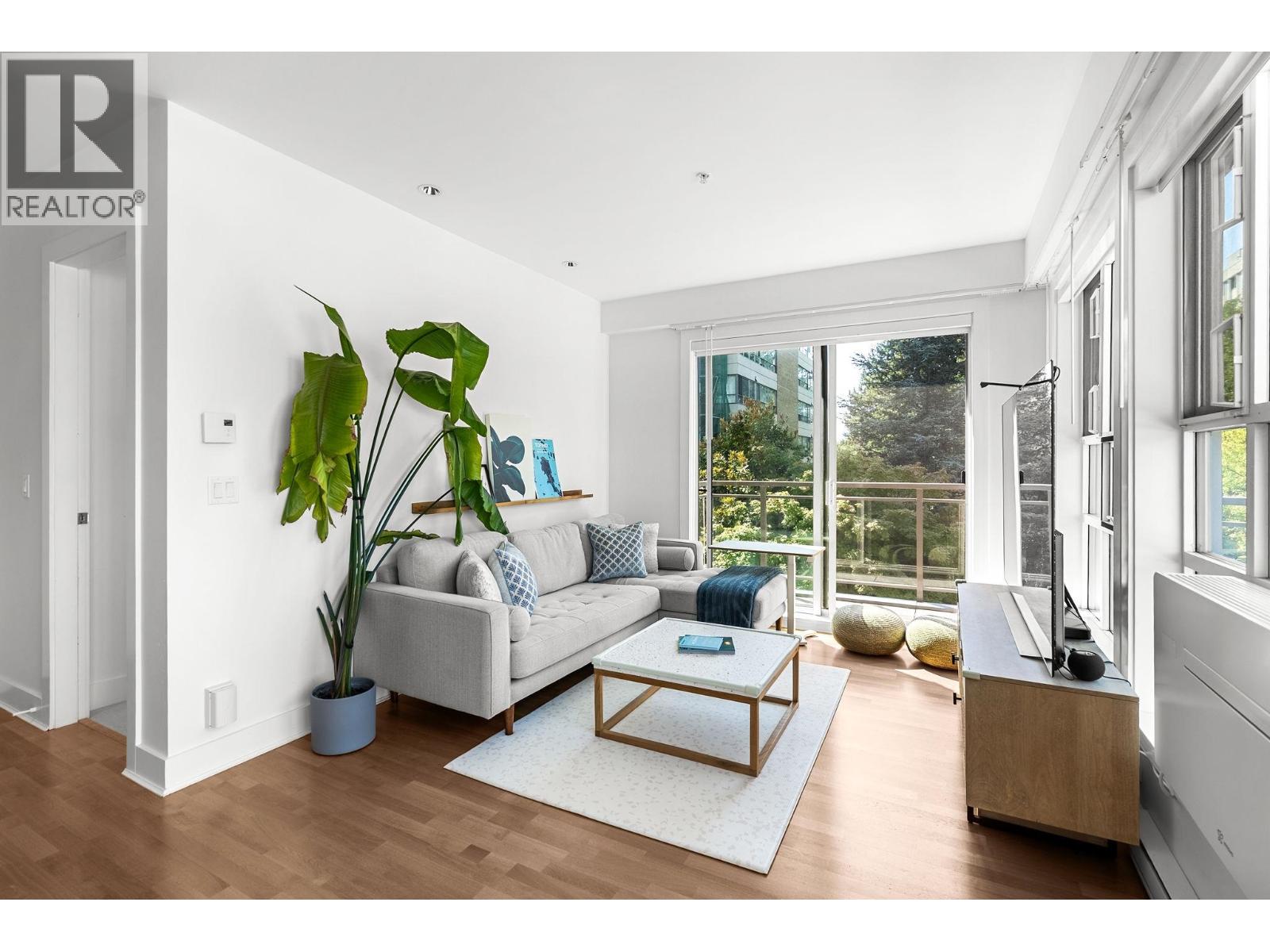 Photo 3 of 306 2128 W 40th Avenue, Vancouver BC