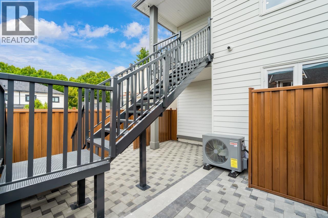 Photo 16 of 3 3090 Vanness Avenue, Vancouver BC