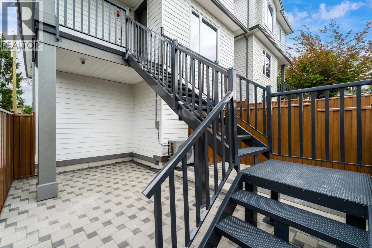 Photo 17 of 3 3090 Vanness Avenue, Vancouver BC