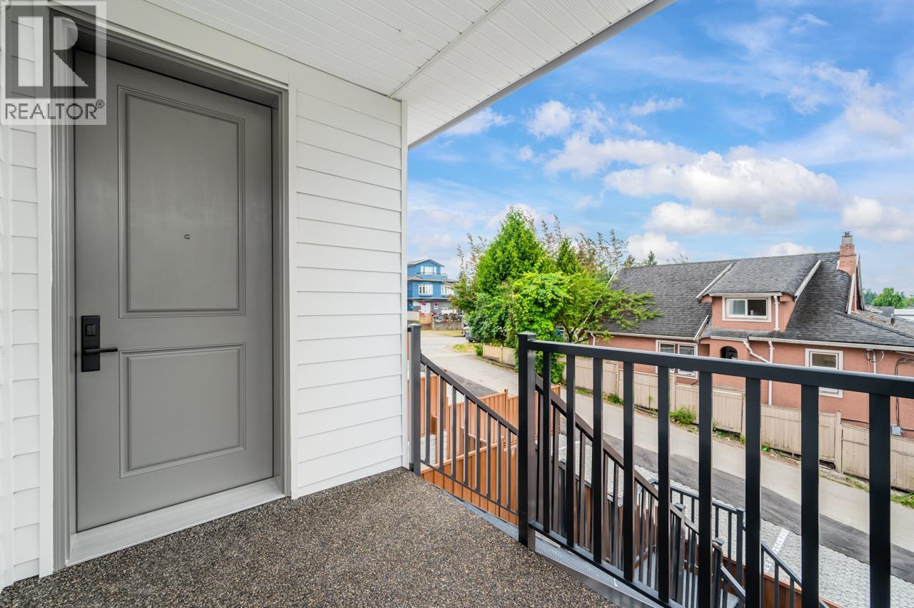 Photo 18 of 3 3090 Vanness Avenue, Vancouver BC