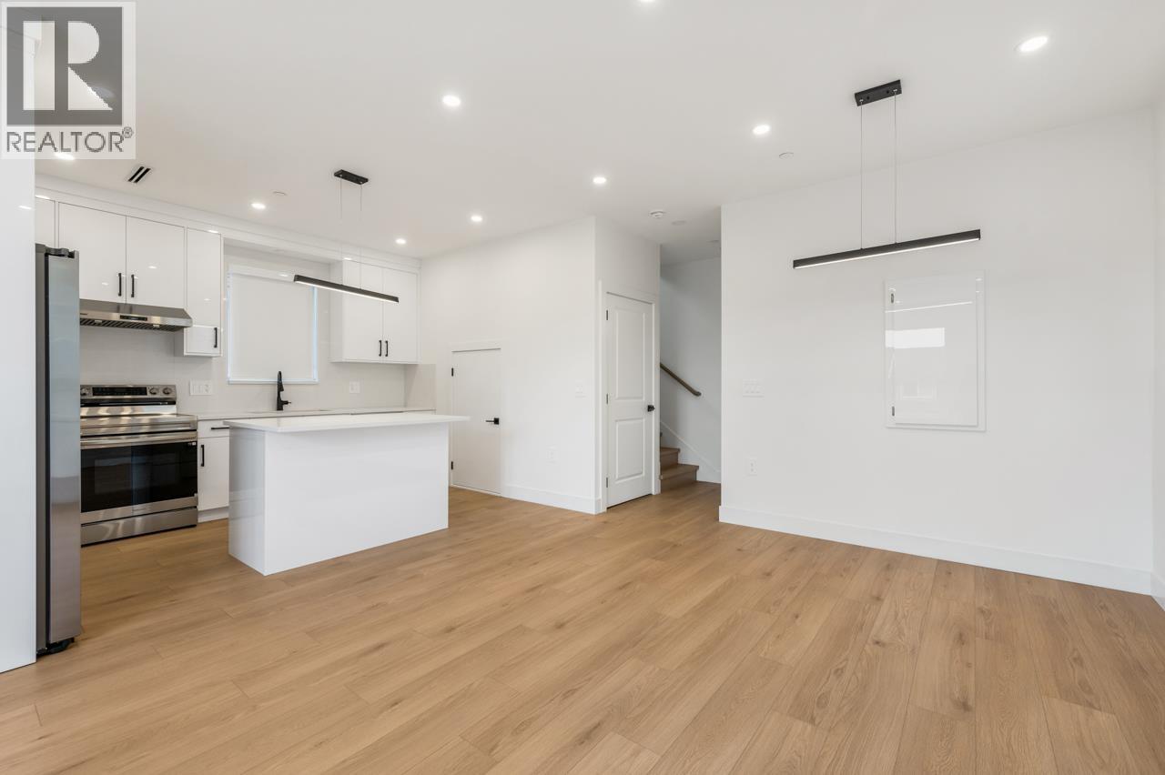 Photo 5 of 3 3090 Vanness Avenue, Vancouver BC