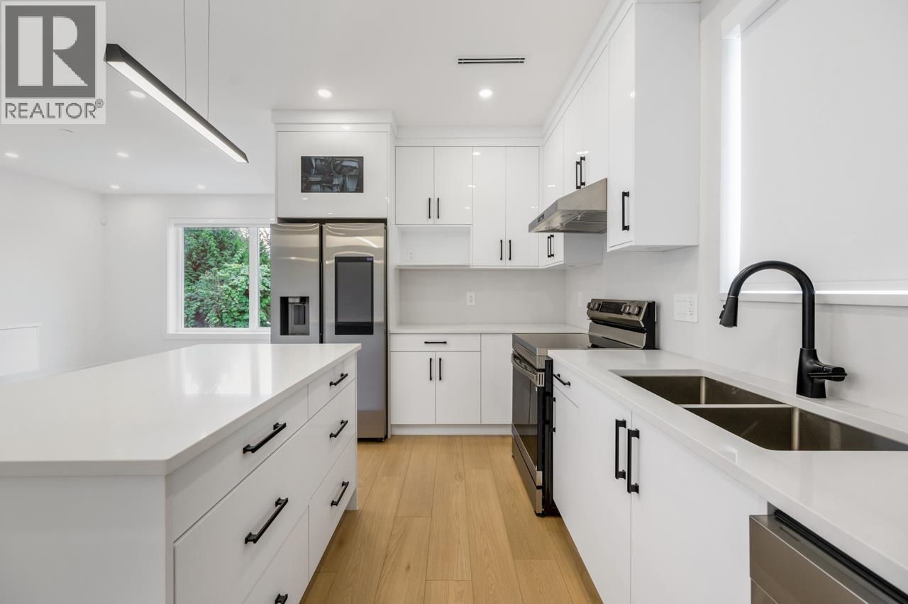Photo 7 of 3 3090 Vanness Avenue, Vancouver BC