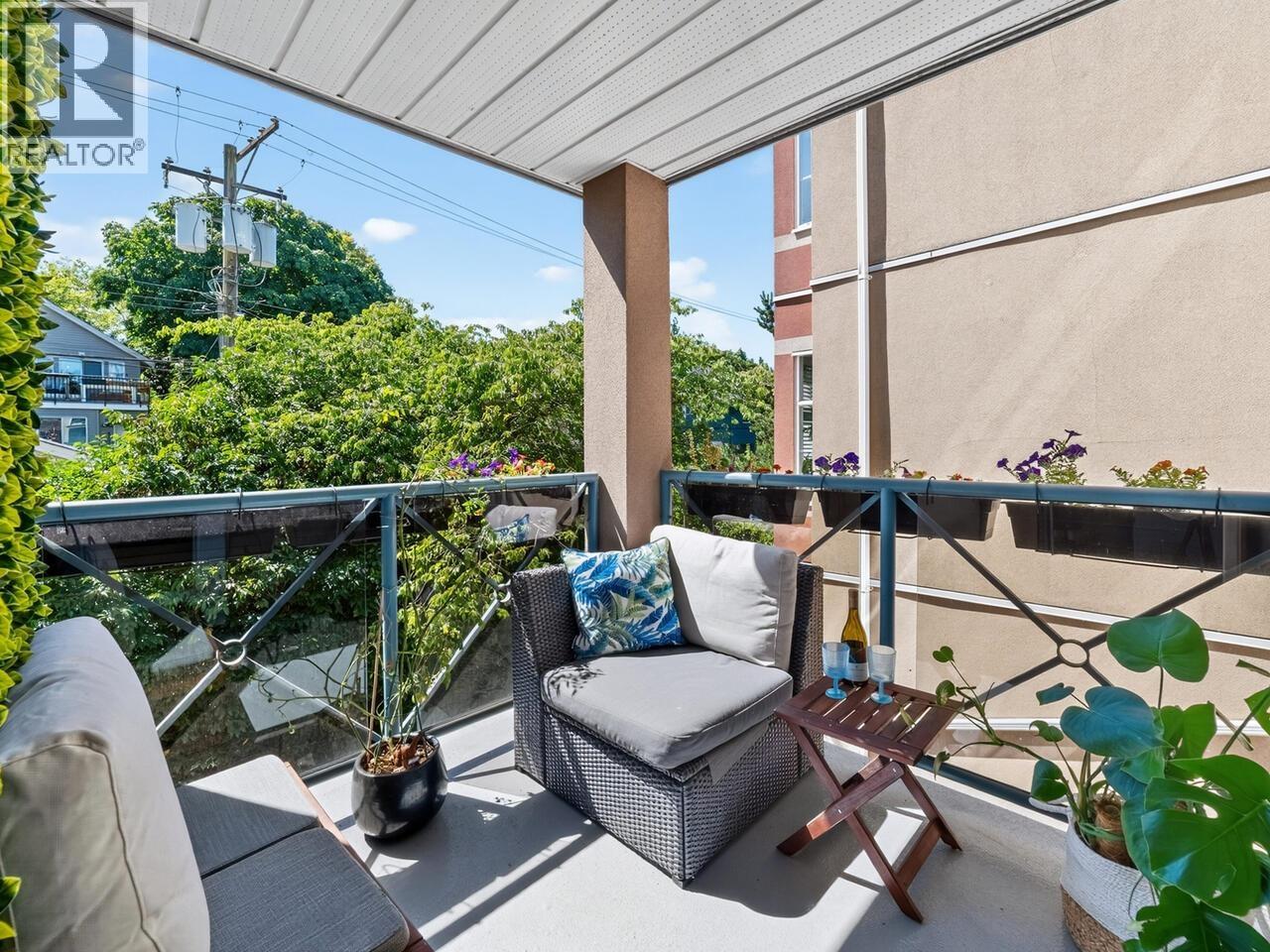 Photo 13 of 302 2388 Triumph Street, Vancouver BC