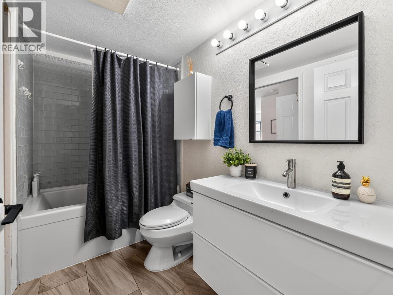 Photo 22 of 302 2388 Triumph Street, Vancouver BC