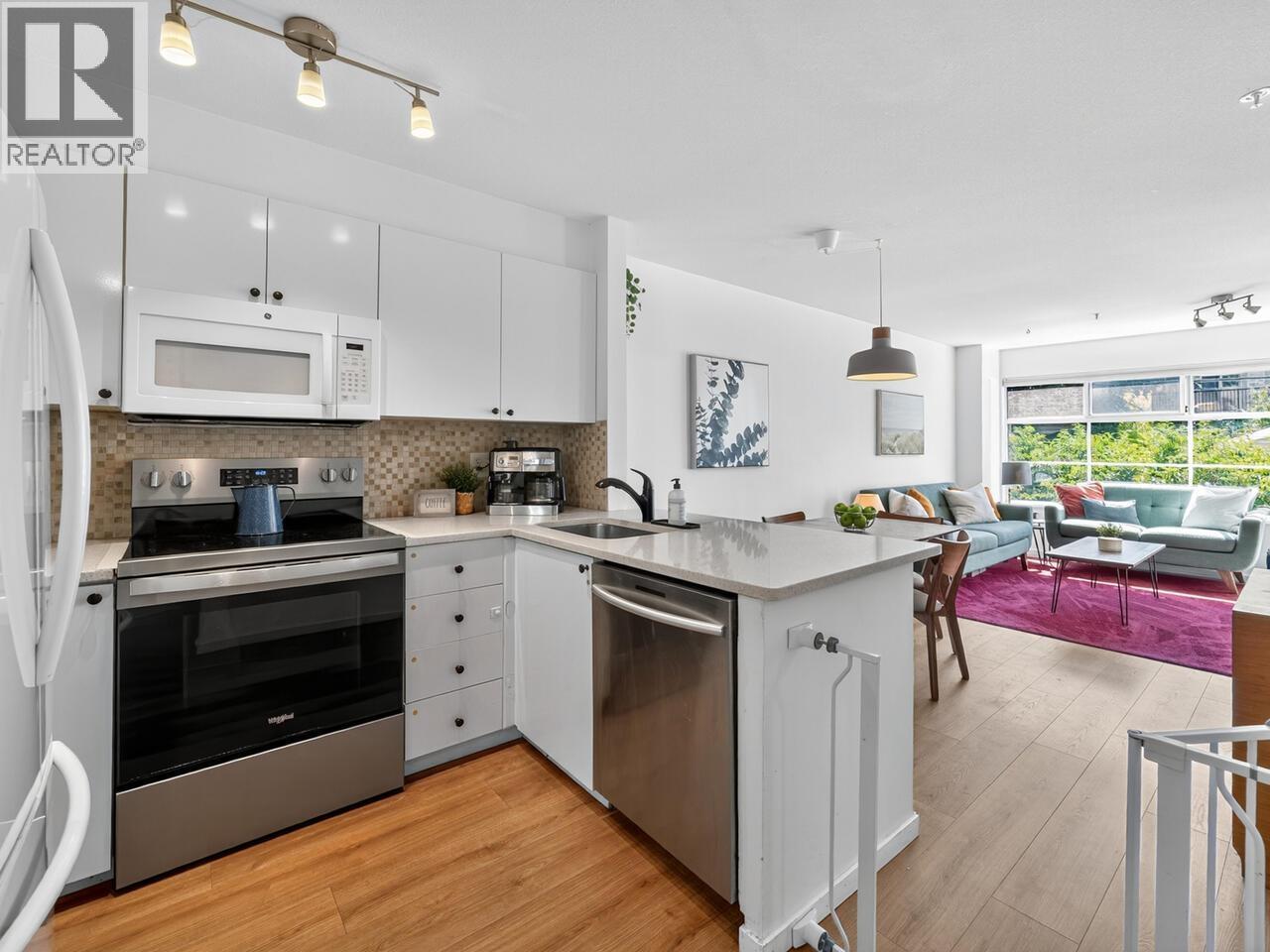 Photo 5 of 302 2388 Triumph Street, Vancouver BC