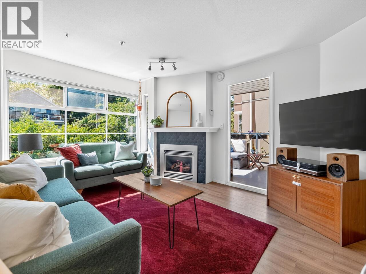 Photo 9 of 302 2388 Triumph Street, Vancouver BC