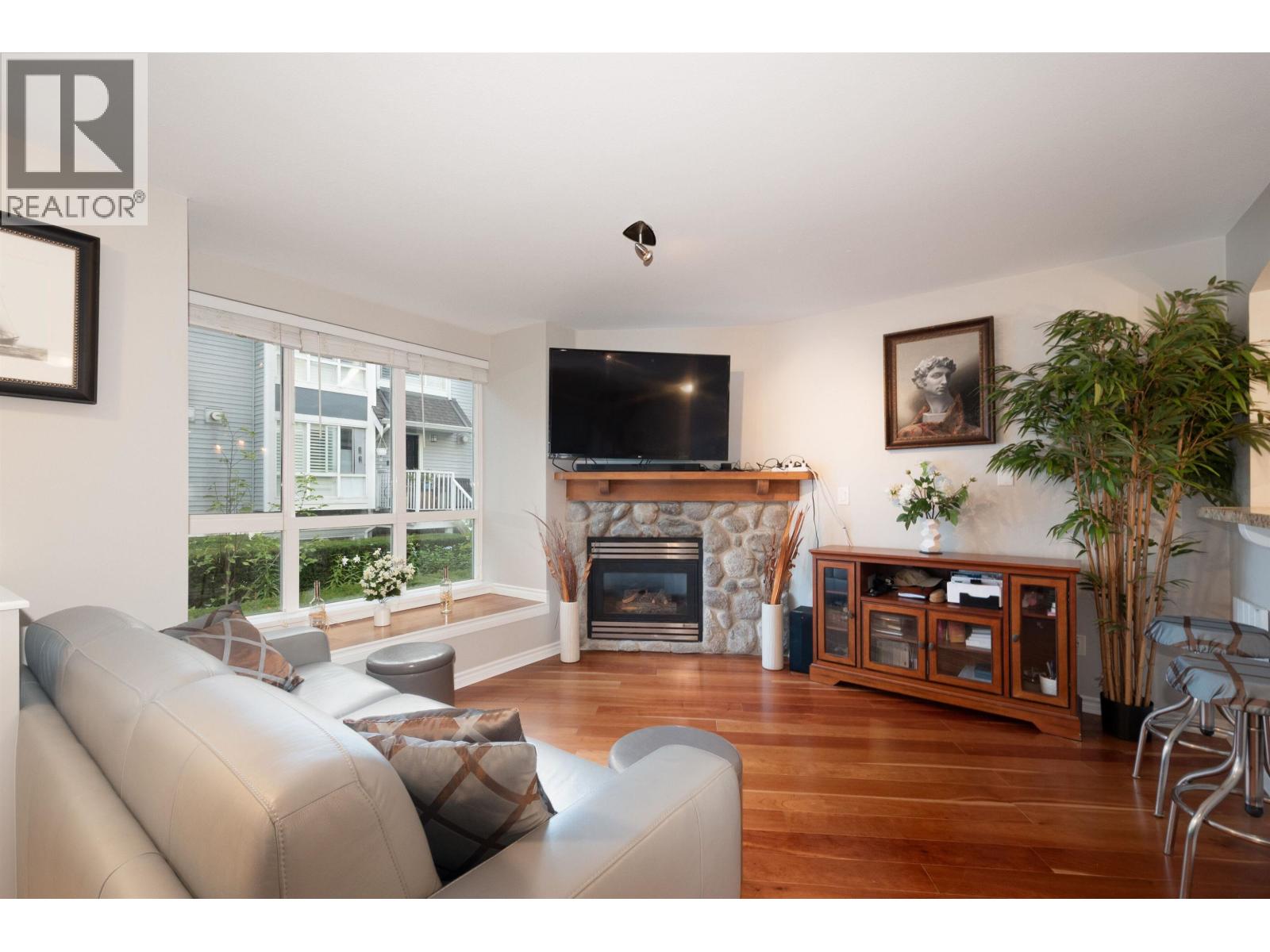 Photo 3 of 6 1015 Lynn Valley Road, North Vancouver BC