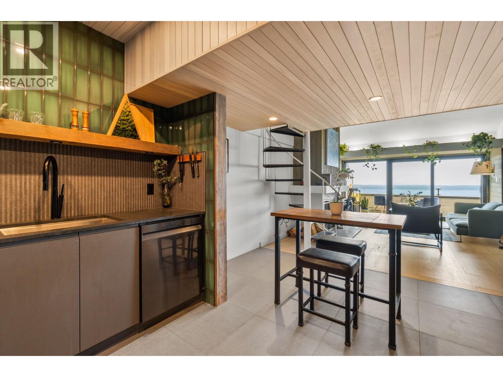 Photo 12 of 73 2212 Folkestone Way, West Vancouver BC