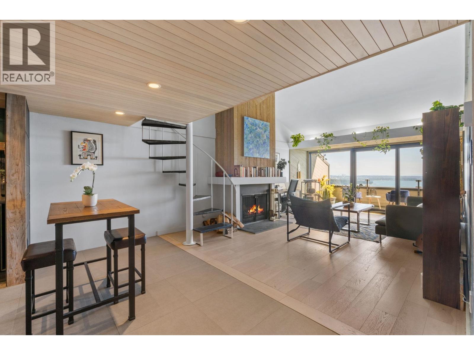 Photo 13 of 73 2212 Folkestone Way, West Vancouver BC