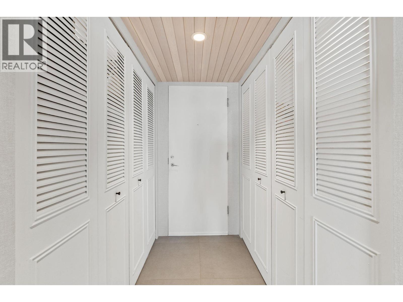 Photo 16 of 73 2212 Folkestone Way, West Vancouver BC