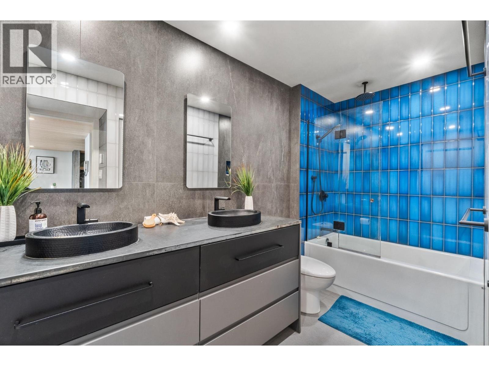 Photo 18 of 73 2212 Folkestone Way, West Vancouver BC