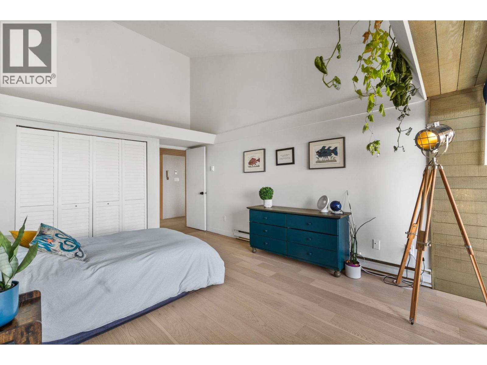 Photo 23 of 73 2212 Folkestone Way, West Vancouver BC