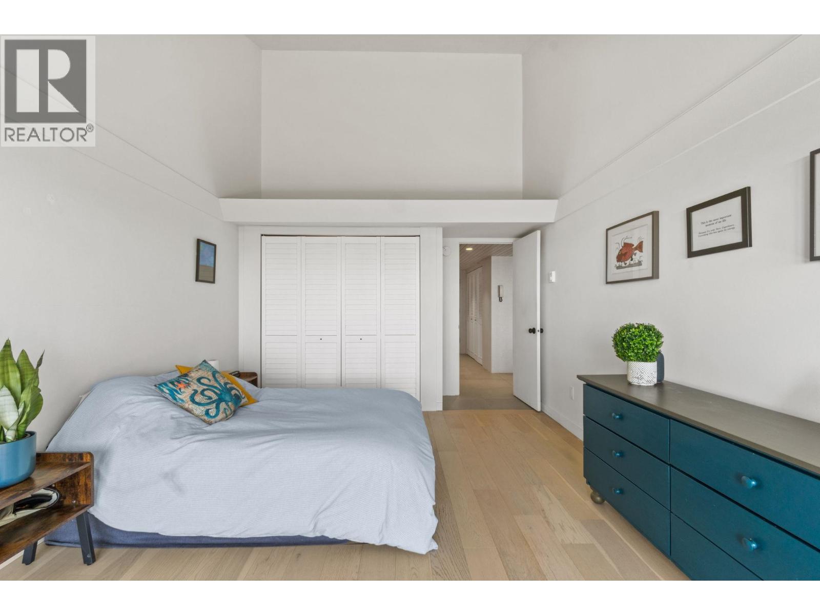 Photo 24 of 73 2212 Folkestone Way, West Vancouver BC