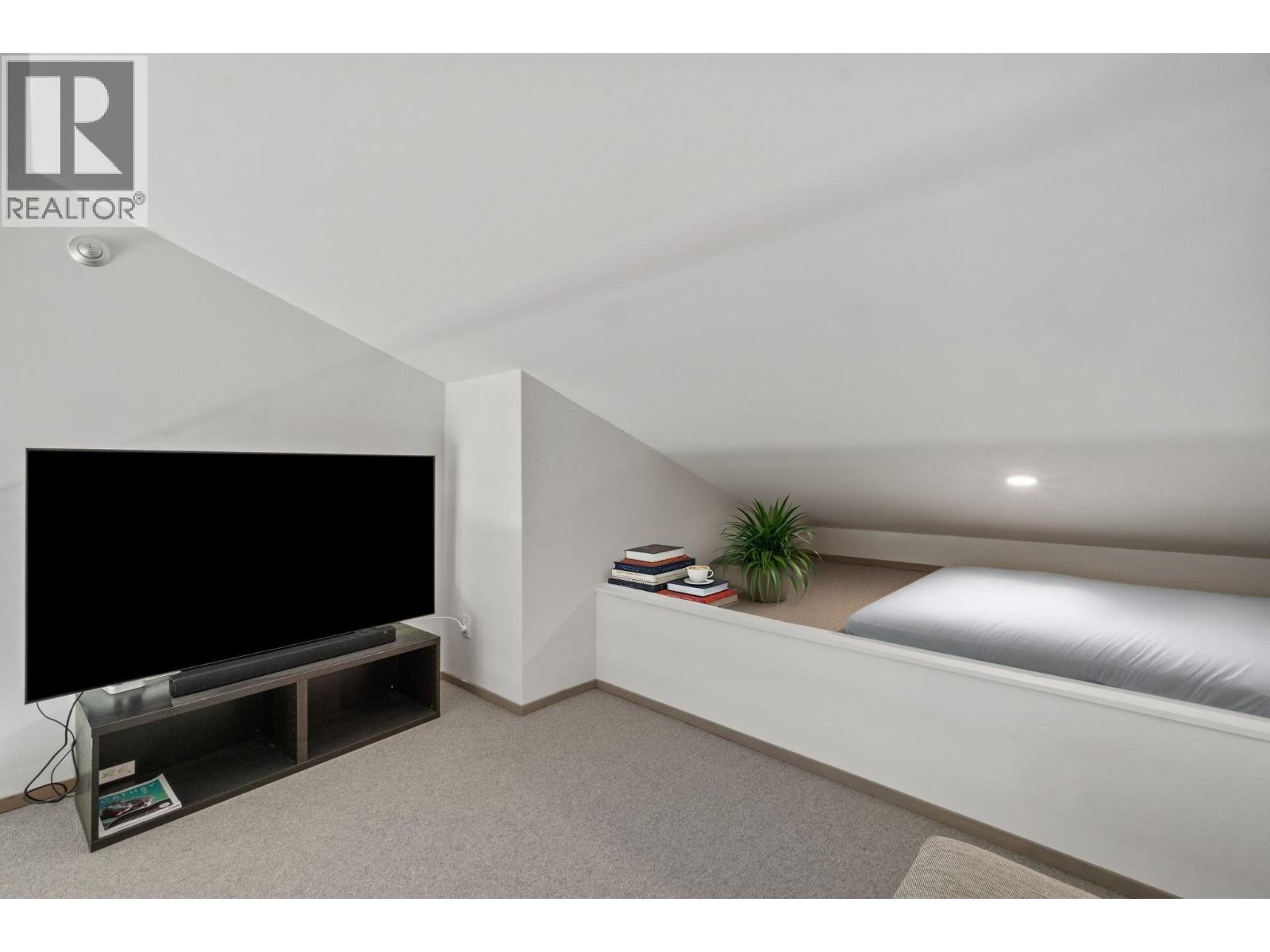 Photo 27 of 73 2212 Folkestone Way, West Vancouver BC