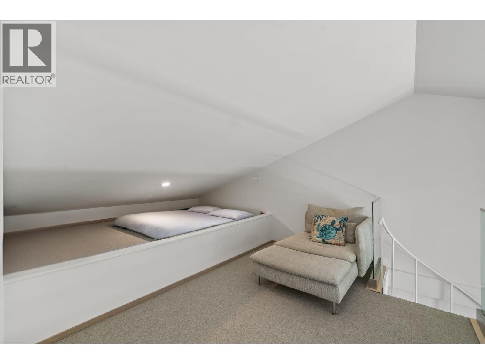 Photo 28 of 73 2212 Folkestone Way, West Vancouver BC