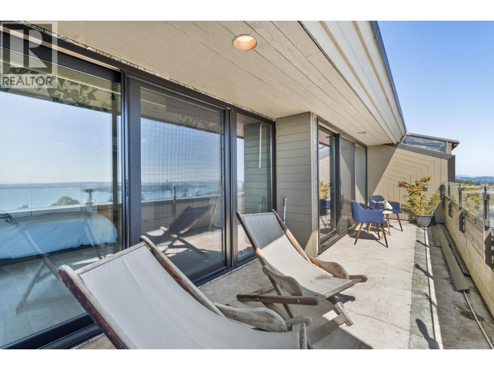 Photo 31 of 73 2212 Folkestone Way, West Vancouver BC