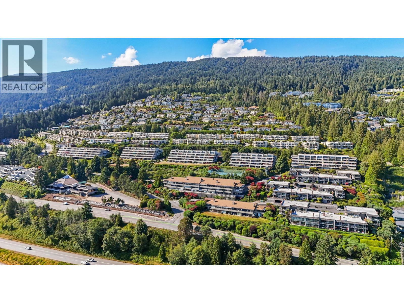 Photo 35 of 73 2212 Folkestone Way, West Vancouver BC