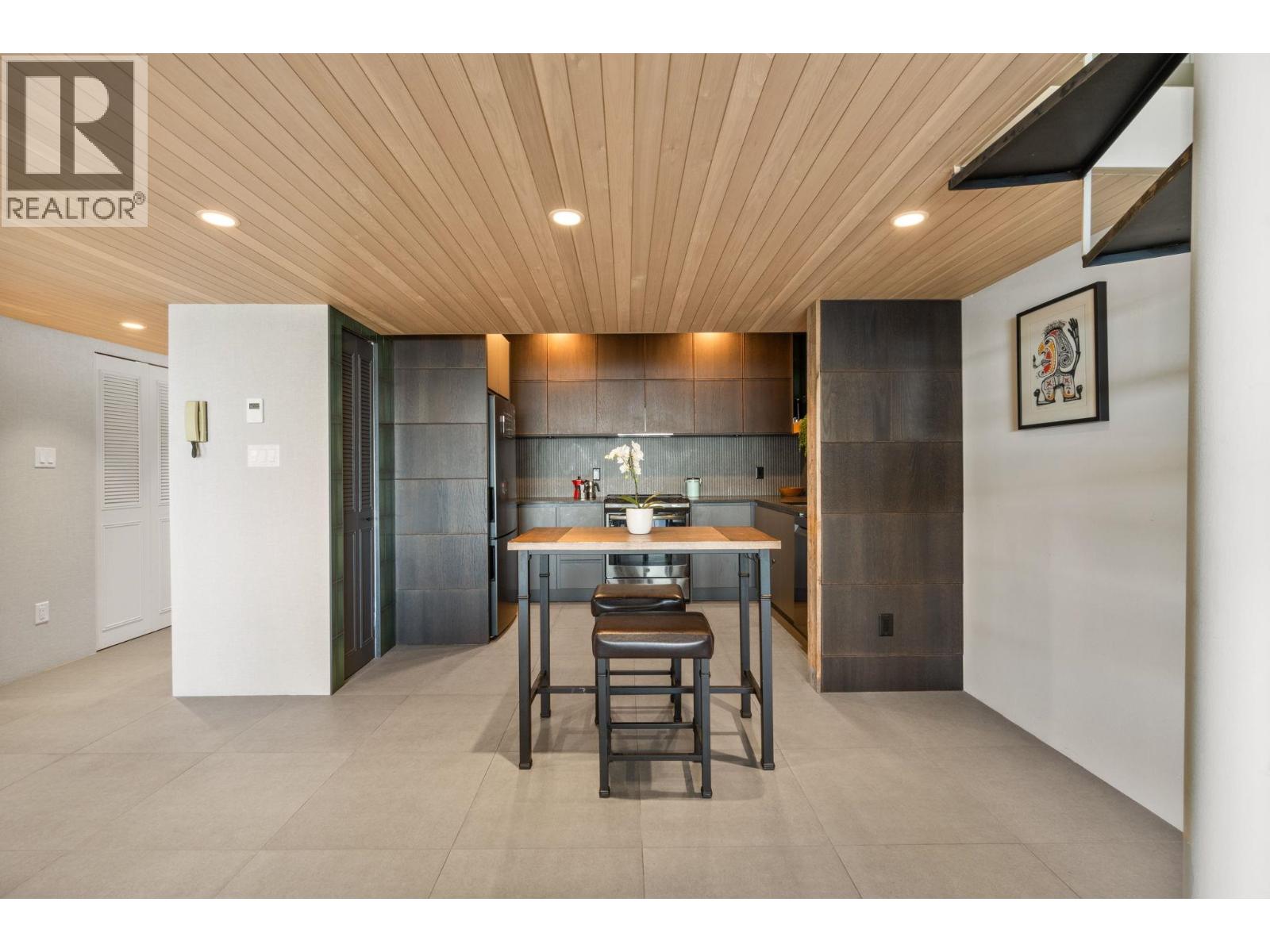 Photo 7 of 73 2212 Folkestone Way, West Vancouver BC