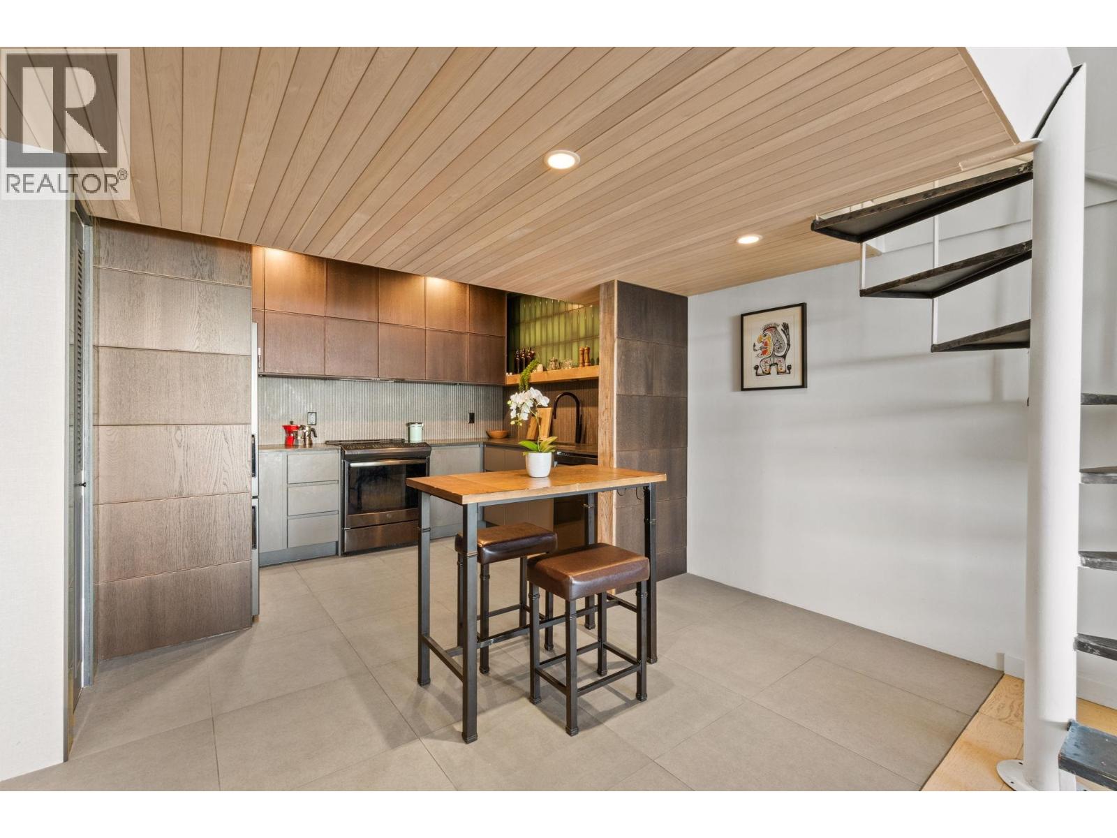 Photo 8 of 73 2212 Folkestone Way, West Vancouver BC