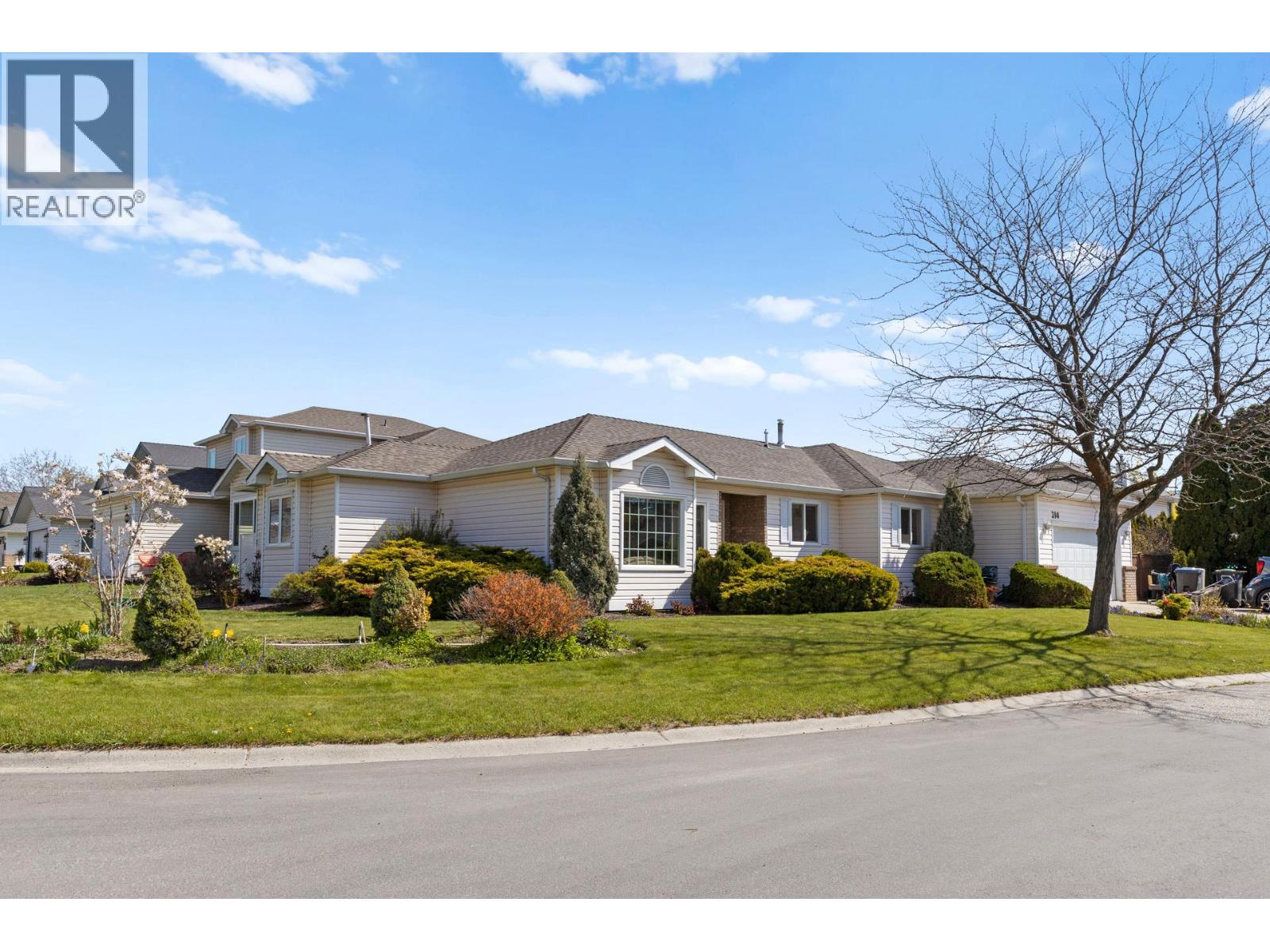  390 McTavish Crescent, Kelowna