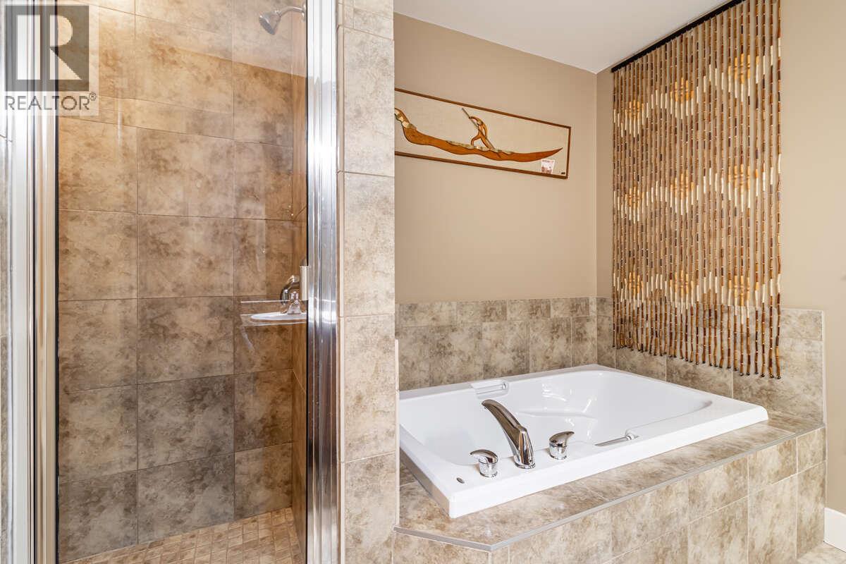 5 3359 Cougar Road, West Kelowna